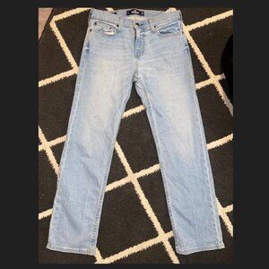 Woman’s 29x30 Hollister jeans